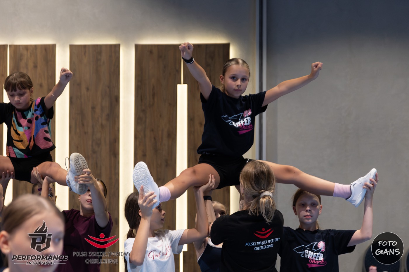 Piramida cheerleaderska podczas pokazu